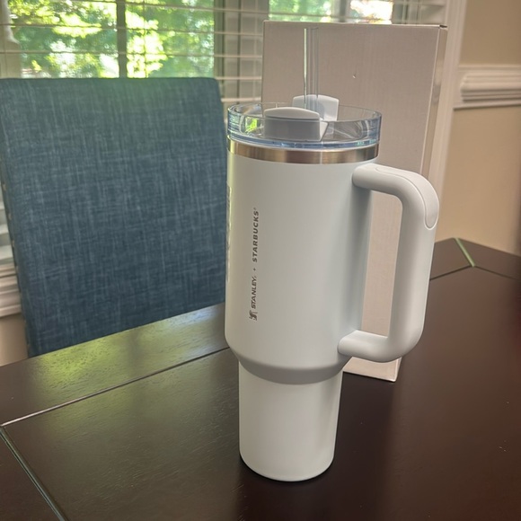 STARBUCKS STANLEY SPRING BLUE Tumbler 40 oz. Quencher Limited Flowstate (INHAND) - Picture 2 of 5